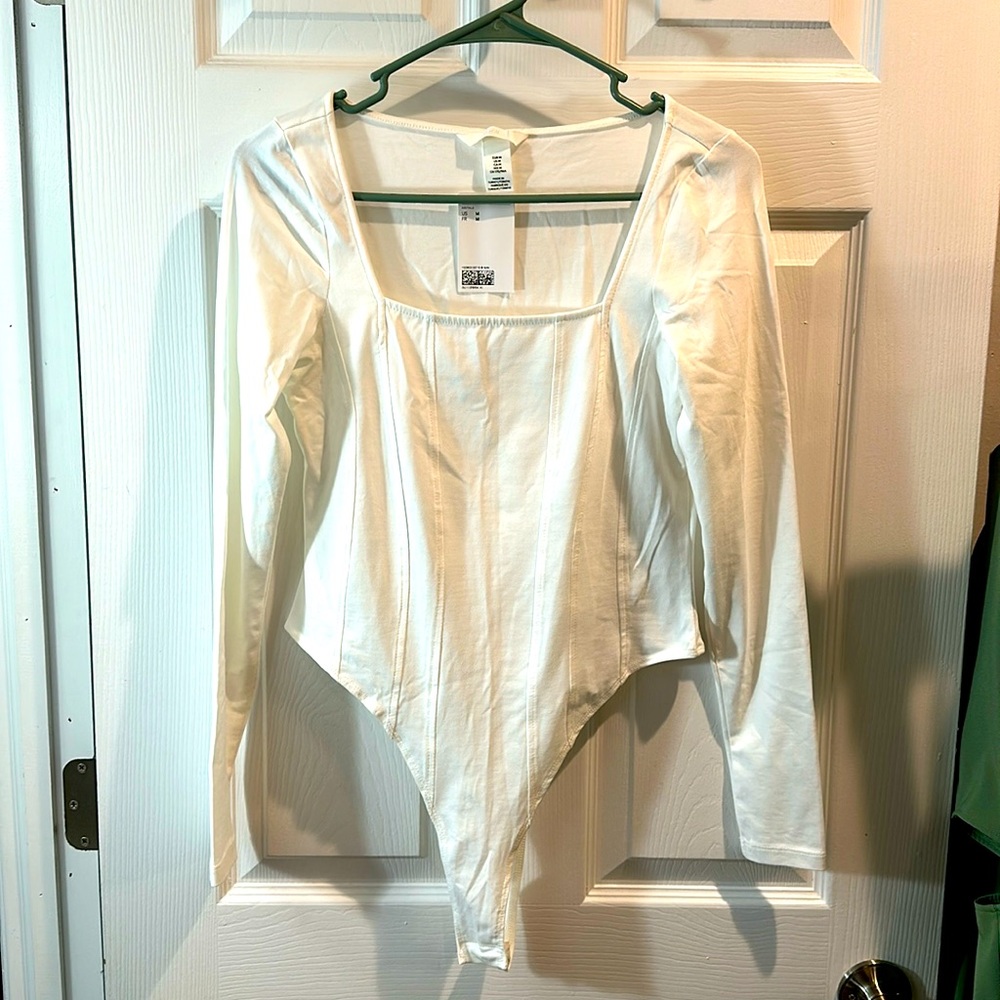H&M DEVIDED TSHIRT SIZE MEDIUM